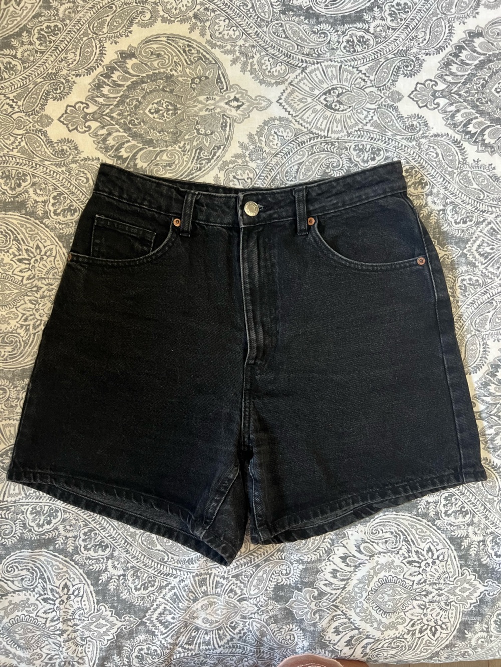 258 - Zara Black High-Rise Denim Shorts